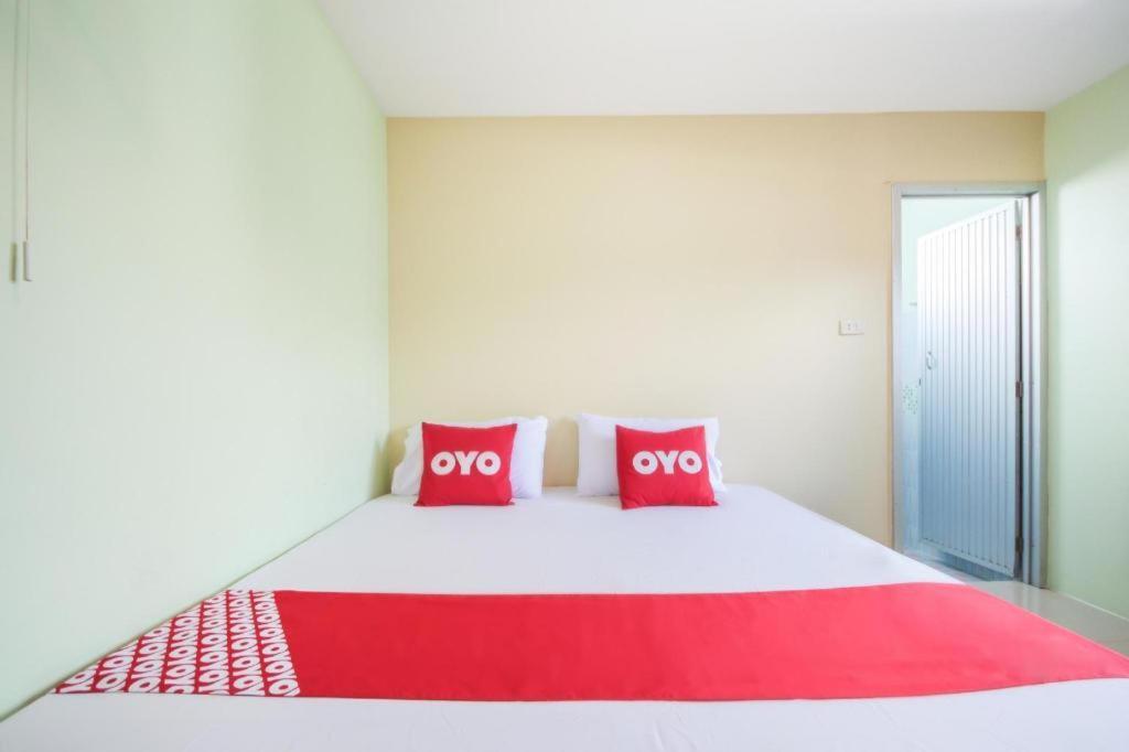 Oyo 1163 Eden Hostel Phuket Eksteriør billede