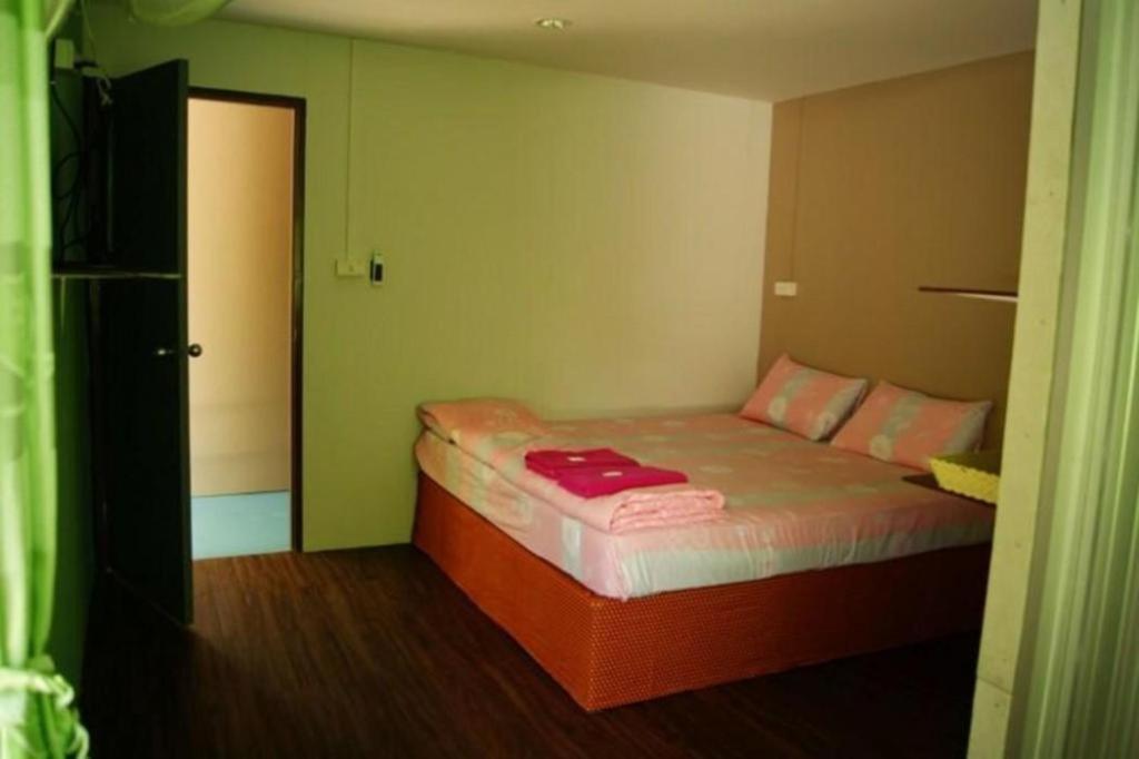 Oyo 1163 Eden Hostel Phuket Eksteriør billede