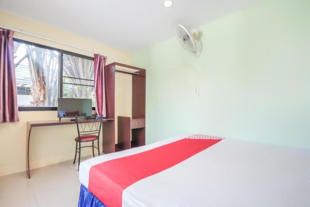 Oyo 1163 Eden Hostel Phuket Eksteriør billede