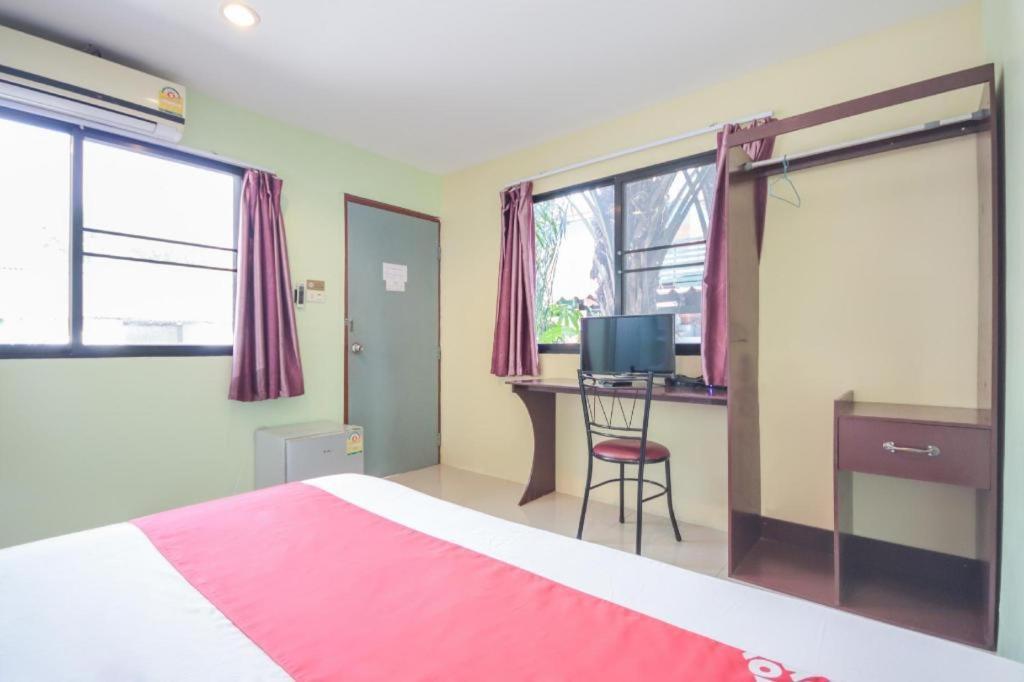 Oyo 1163 Eden Hostel Phuket Eksteriør billede