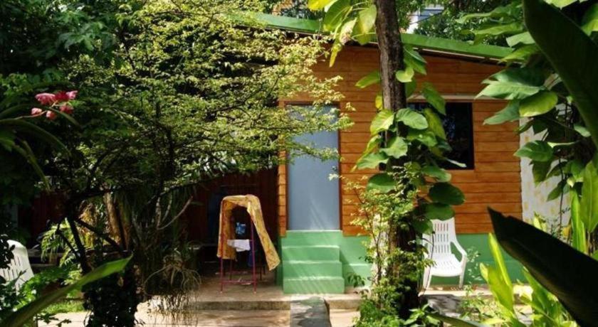 Oyo 1163 Eden Hostel Phuket Eksteriør billede