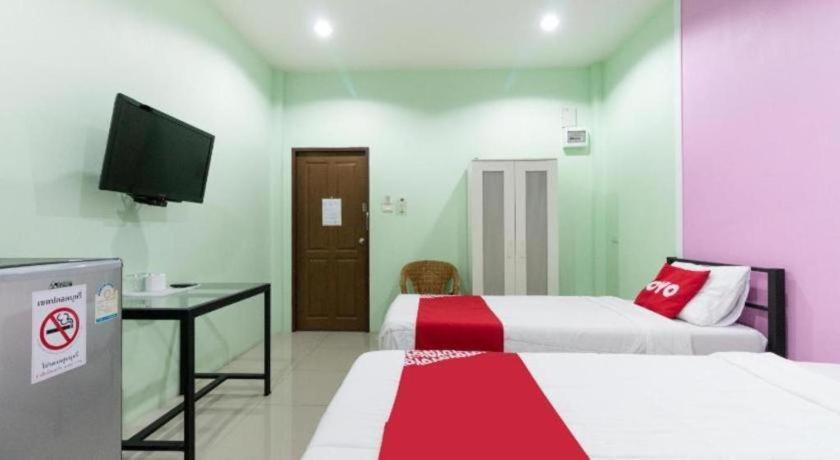 Oyo 1163 Eden Hostel Phuket Eksteriør billede