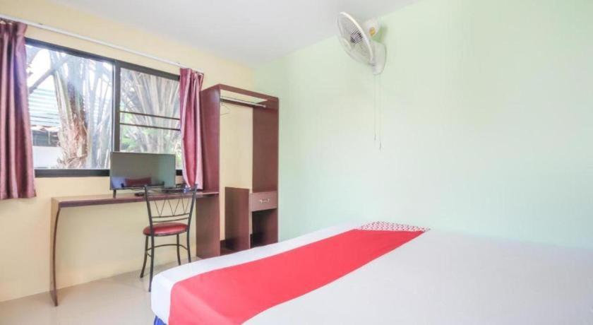 Oyo 1163 Eden Hostel Phuket Eksteriør billede