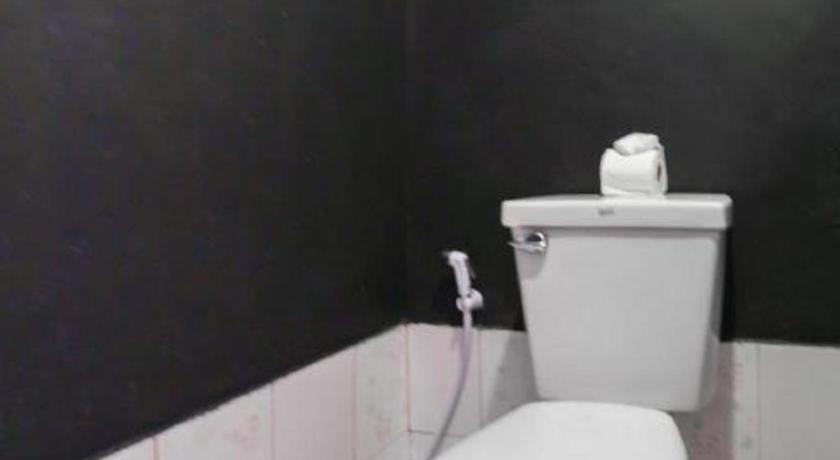 Oyo 1163 Eden Hostel Phuket Eksteriør billede