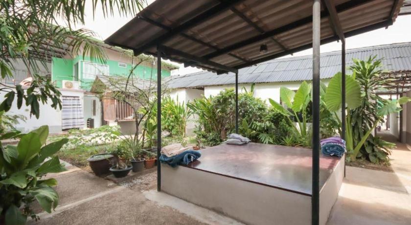 Oyo 1163 Eden Hostel Phuket Eksteriør billede