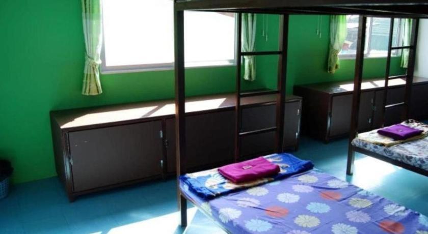 Oyo 1163 Eden Hostel Phuket Eksteriør billede