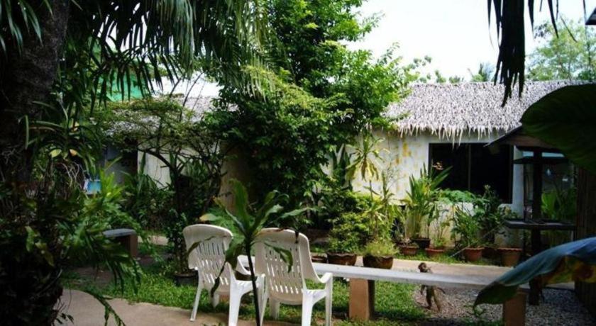 Oyo 1163 Eden Hostel Phuket Eksteriør billede